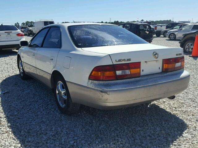 JT8BF22G9V0033114 - 1997 LEXUS ES WHITE photo 3