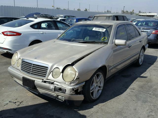 WDBJF72F4VA321830 - 1997 MERCEDES-BENZ E 420 GOLD photo 9