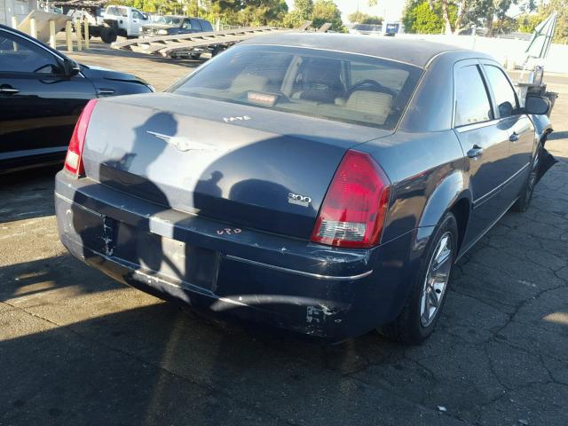 2C3AA53GX5H103022 - 2005 CHRYSLER 300 BLUE photo 4