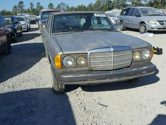 WDBAB30A6BB249949 - 1981 MERCEDES-BENZ 300 D BLUE photo 1