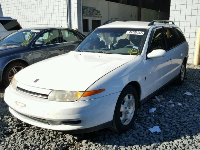 1G8JW84R12Y587589 - 2002 SATURN LW300 WHITE photo 2