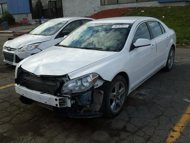 1G1ZC5EBXAF169259 - 2010 CHEVROLET MALIBU WHITE photo 2