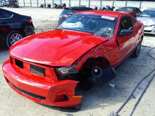 1ZVBP8AN1A5138452 - 2010 FORD MUSTANG RED photo 2