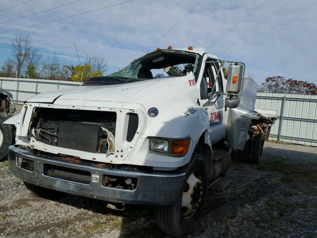 3FRNF7FK8BV077704 - 2011 FORD F750 SUPER WHITE photo 2