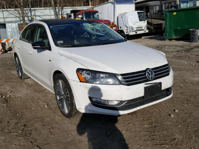 1VWBT7A32FC008106 - 2015 VOLKSWAGEN PASSAT SE WHITE photo 1