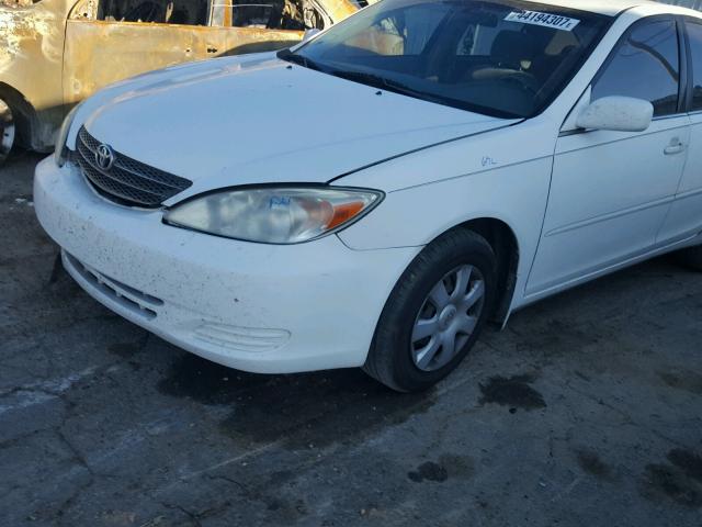 4T1BE30K92U561625 - 2002 TOYOTA CAMRY LE WHITE photo 9