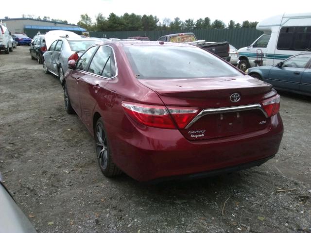 4T1BF1FK6HU746054 - 2017 TOYOTA CAMRY LE წითელი ფოტო 3