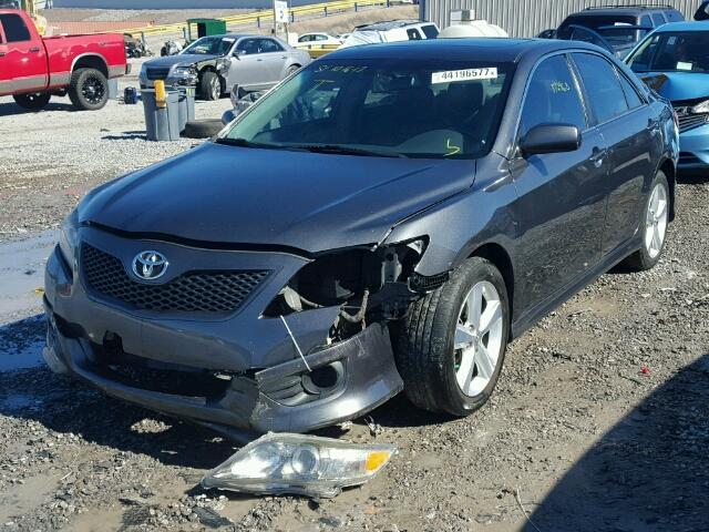 4T1BF3EK9BU738437 - 2011 TOYOTA CAMRY BASE GRAY photo 2