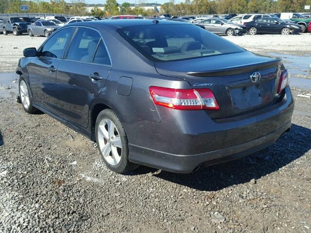 4T1BF3EK9BU738437 - 2011 TOYOTA CAMRY BASE GRAY photo 3