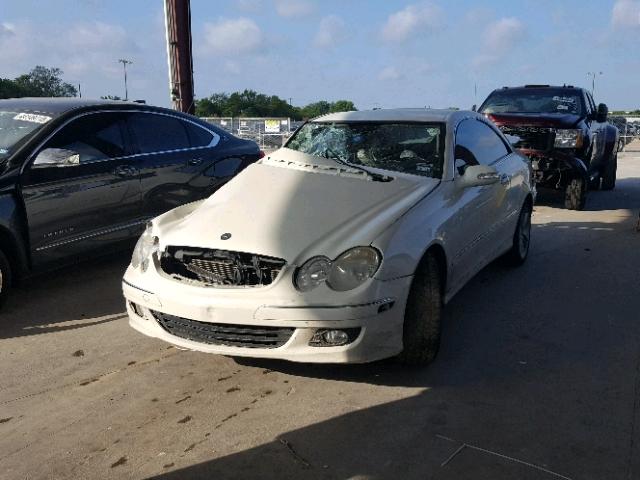 WDBTJ56H19F262686 - 2009 MERCEDES-BENZ CLK 350 WHITE photo 2