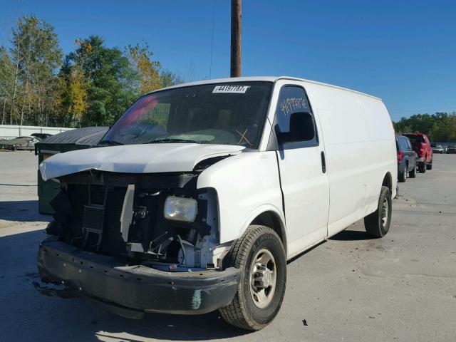 1GCZGGBG7A1121125 - 2010 CHEVROLET EXPRESS G2 WHITE photo 2