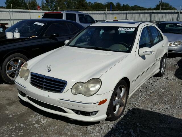 WDBRF52H96A892076 - 2006 MERCEDES-BENZ C GENERATI WHITE photo 2