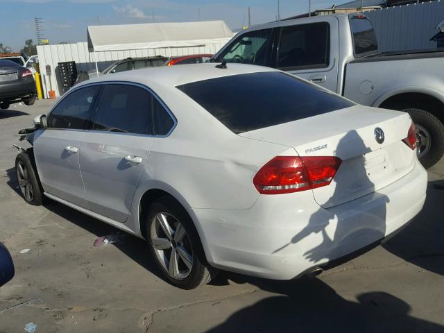 1VWBP7A3XDC023647 - 2013 VOLKSWAGEN PASSAT SE WHITE photo 3