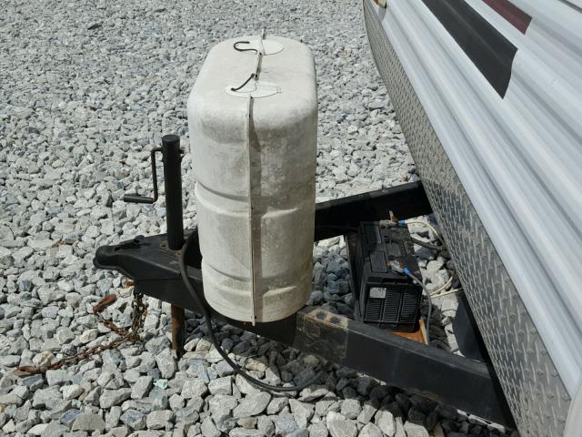 4YDT31B255E317689 - 2005 KEYSTONE HORNET Белый фото 7