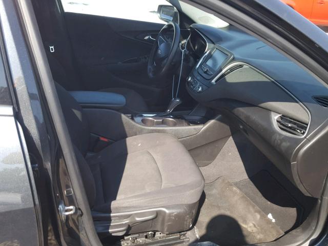 1G1ZB5ST5HF183371 - 2017 CHEVROLET MALIBU LS ნაცრისფერი ფოტო 5