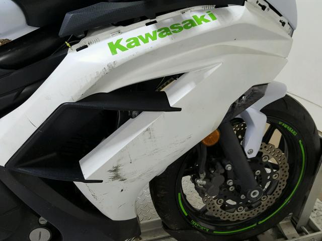 JKAEXEE11FDA17940 - 2015 KAWASAKI EX650 E WHITE photo 13