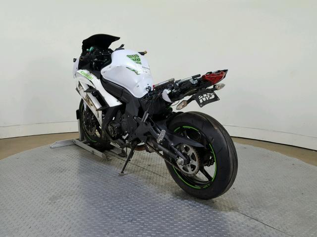 JKAEXEE11FDA17940 - 2015 KAWASAKI EX650 E WHITE photo 6