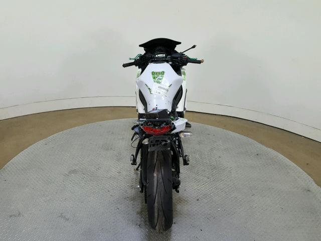 JKAEXEE11FDA17940 - 2015 KAWASAKI EX650 E WHITE photo 9