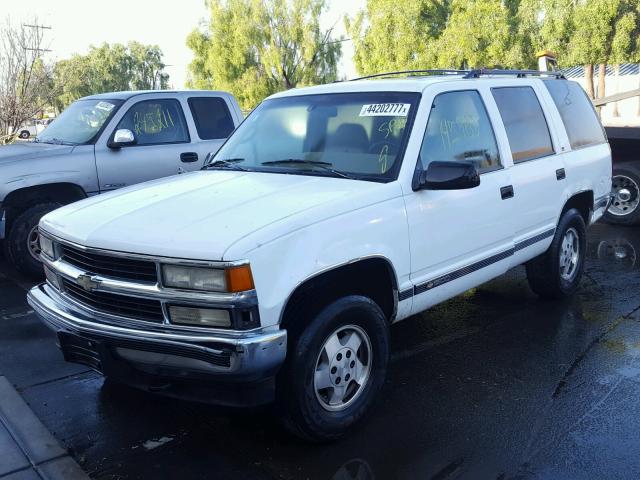 1GNEK13K8SJ371432 - 1995 CHEVROLET TAHOE K150 WHITE photo 2