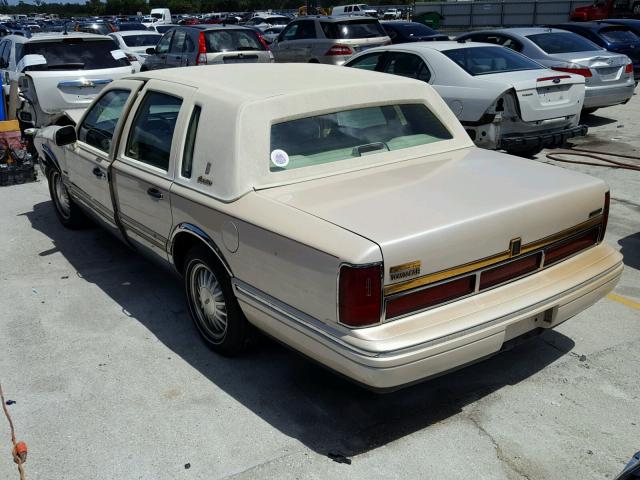 1LNLM83W6SY689400 - 1995 LINCOLN TOWN CAR C CREAM photo 3