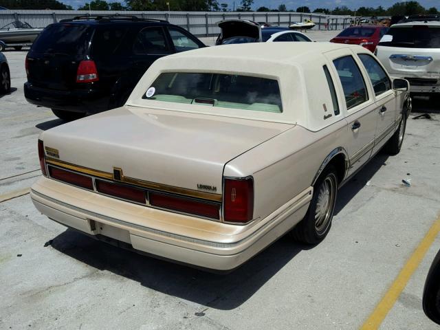 1LNLM83W6SY689400 - 1995 LINCOLN TOWN CAR C CREAM photo 4