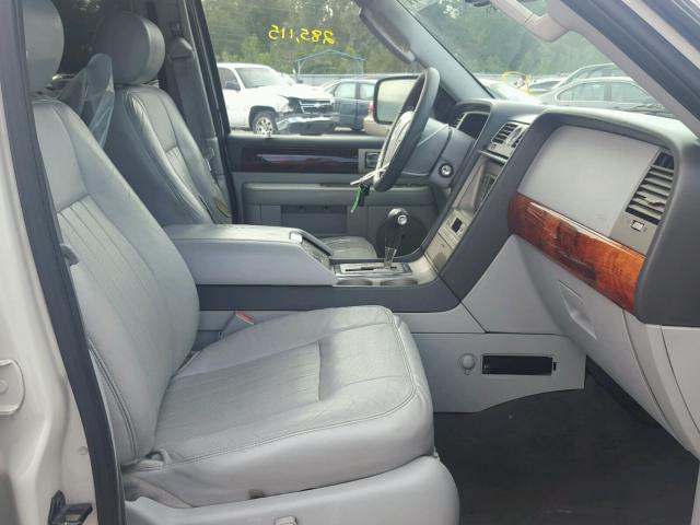 5LMFU27576LJ22169 - 2006 LINCOLN NAVIGATOR WHITE photo 5