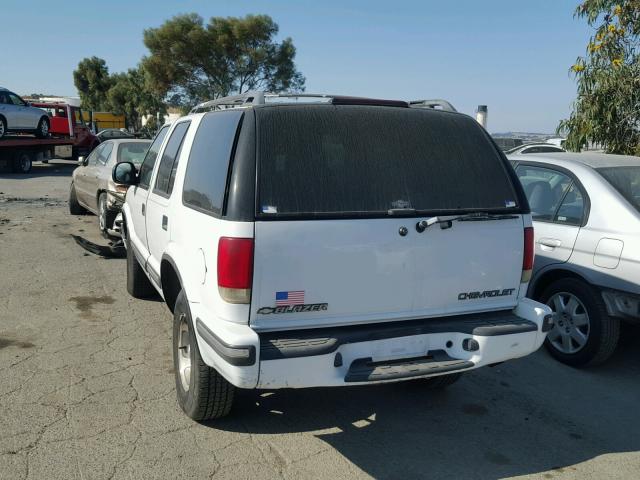 1GNCS13W6W2160076 - 1998 CHEVROLET BLAZER WHITE photo 3