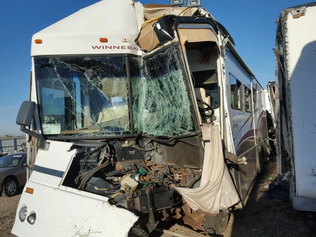 4UZ6XFBC4YCG65802 - 2000 FREIGHTLINER CHASSIS X WHITE photo 2