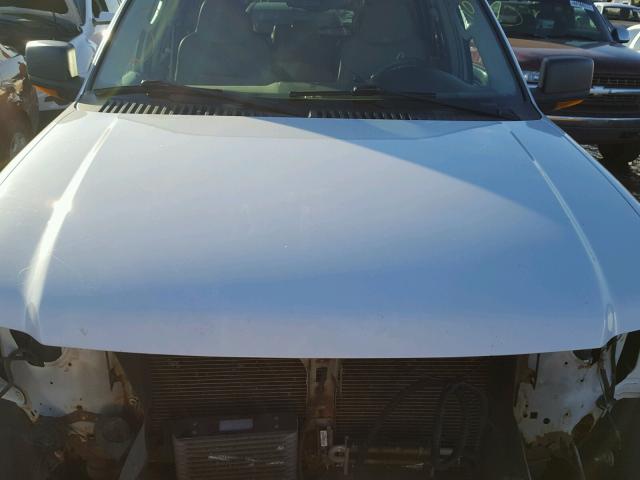 1FMFU18525LA38478 - 2005 FORD EXPEDITION WHITE photo 7