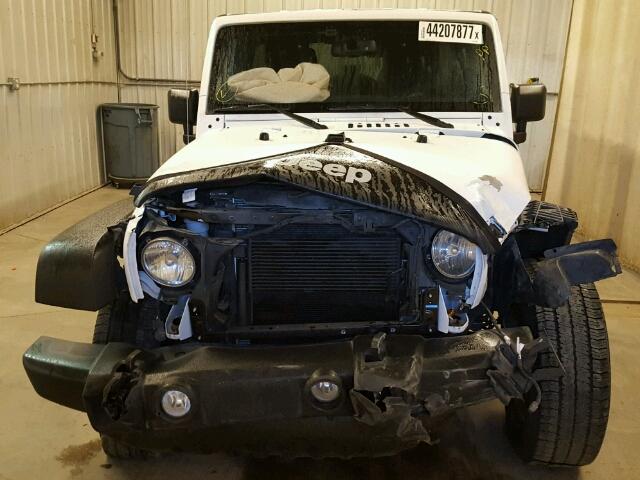 1C4BJWDG0EL263790 - 2014 JEEP WRANGLER U WHITE photo 9