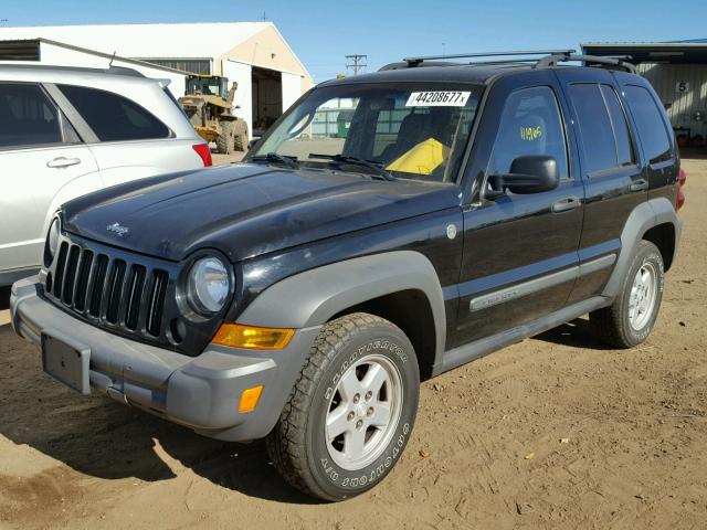 1J4GL48K66W180233 - 2006 JEEP LIBERTY SP BLACK photo 2