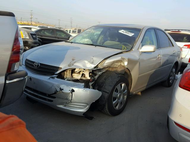 4T1BE32K83U647815 - 2003 TOYOTA CAMRY LE ვერცხლისფერი ფოტო 2