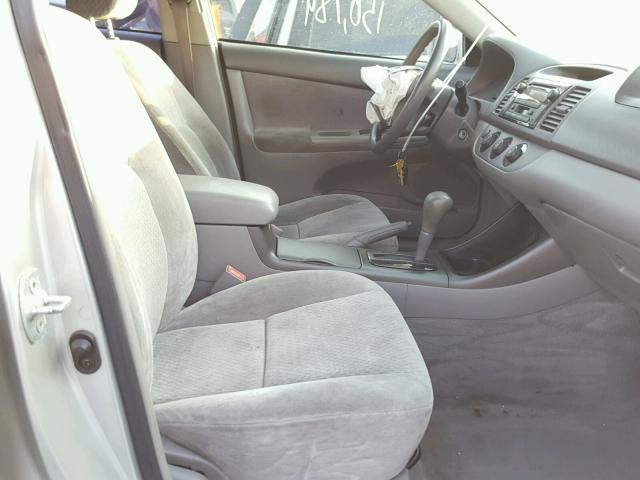 4T1BE32K83U647815 - 2003 TOYOTA CAMRY LE ვერცხლისფერი ფოტო 5