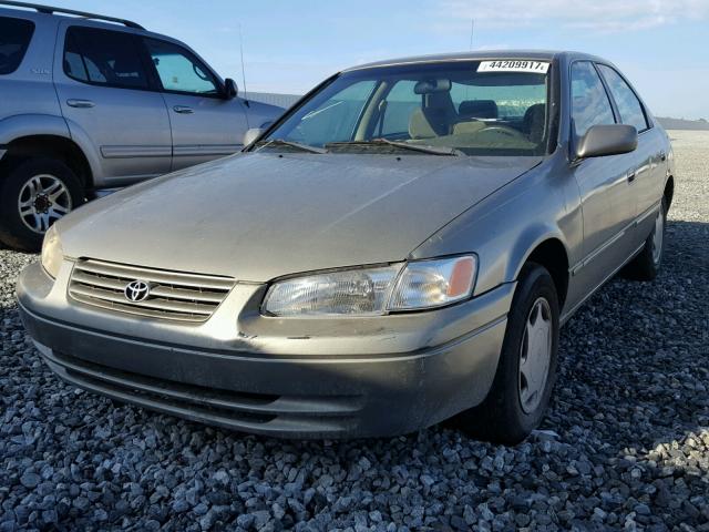 4T1BG22K7WU386766 - 1998 TOYOTA CAMRY CE GOLD photo 2