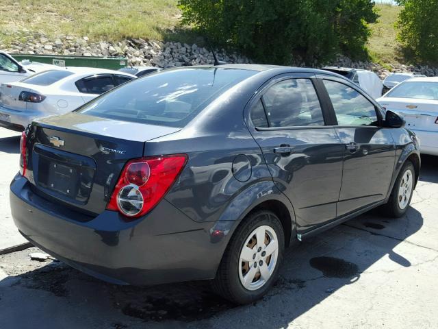 1G1JB5SH4D4129235 - 2013 CHEVROLET SONIC LS ნაცრისფერი ფოტო 4