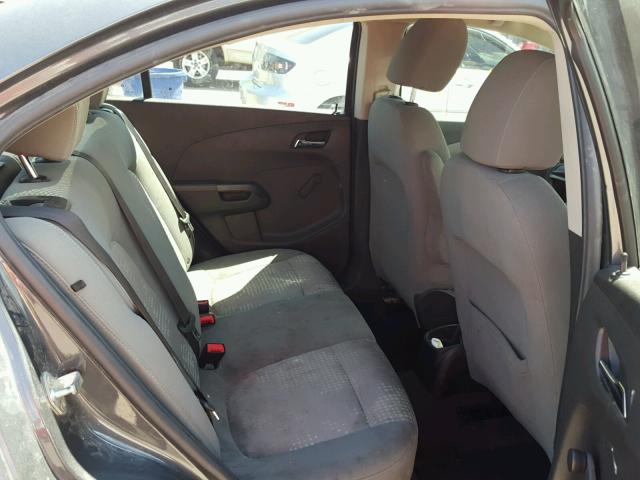 1G1JB5SH4D4129235 - 2013 CHEVROLET SONIC LS ნაცრისფერი ფოტო 6