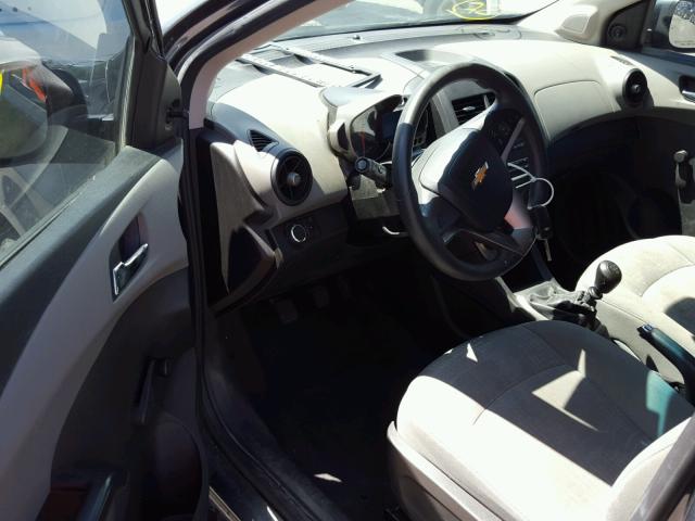 1G1JB5SH4D4129235 - 2013 CHEVROLET SONIC LS ნაცრისფერი ფოტო 9