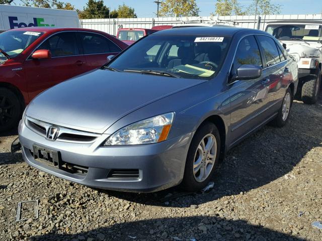 1HGCM55327A084037 - 2007 HONDA ACCORD SE GRAY photo 2