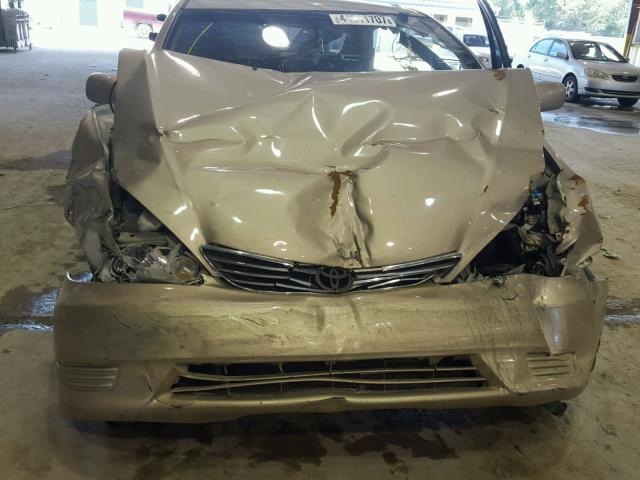 4T1BE32K45U979804 - 2005 TOYOTA CAMRY LE TAN photo 9