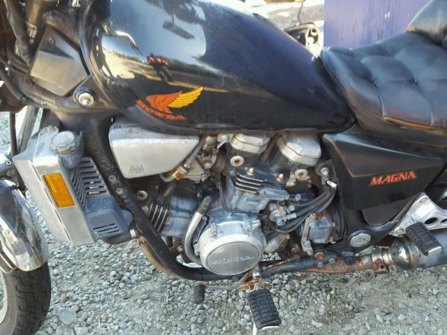 JH2RC2102GM205077 - 1986 HONDA VF700 BLACK photo 7