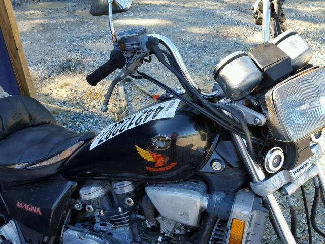 JH2RC2102GM205077 - 1986 HONDA VF700 BLACK photo 9