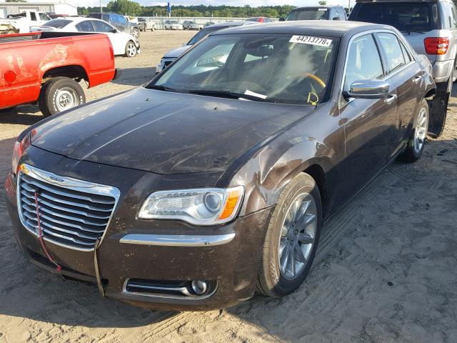 2C3CCAET5CH274943 - 2012 CHRYSLER 300C BROWN photo 2