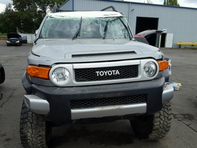 JTEBU4BF3CK126024 - 2012 TOYOTA FJ CRUISER SILVER photo 9