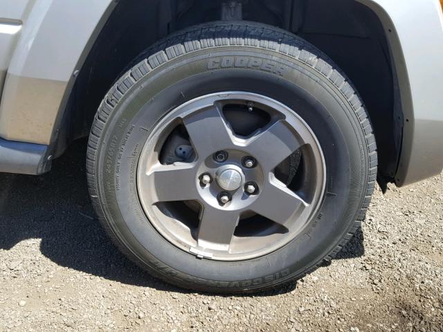 1J8HH48K17C627591 - 2007 JEEP COMMANDER SILVER photo 9