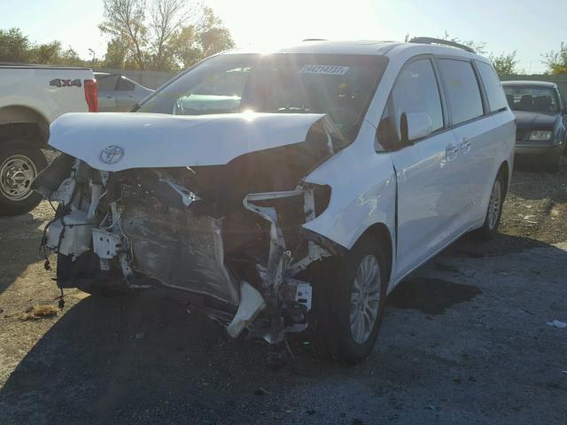 5TDYK3DC1ES471789 - 2014 TOYOTA SIENNA XLE WHITE photo 2