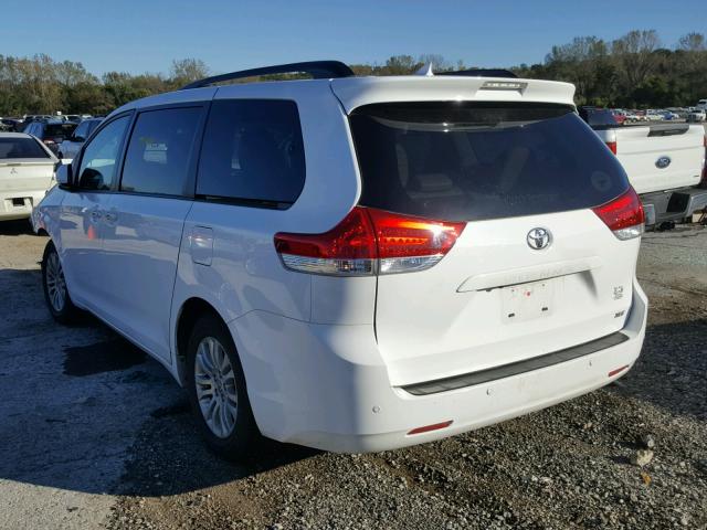 5TDYK3DC1ES471789 - 2014 TOYOTA SIENNA XLE WHITE photo 3