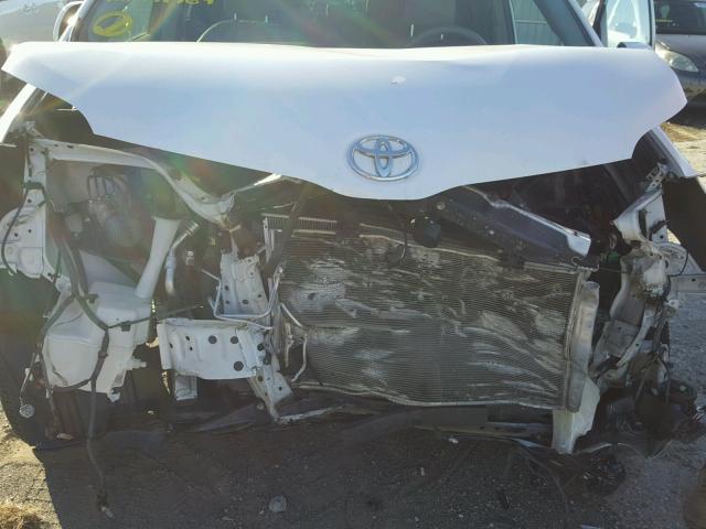 5TDYK3DC1ES471789 - 2014 TOYOTA SIENNA XLE WHITE photo 7