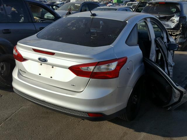 1FAHP3F21CL108595 - 2012 FORD FOCUS SE SILVER photo 4