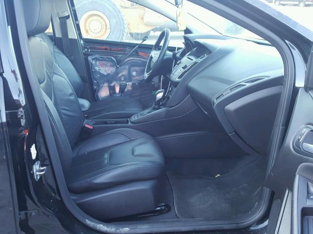 1FADP3K27FL302766 - 2015 FORD FOCUS SE BLACK photo 5