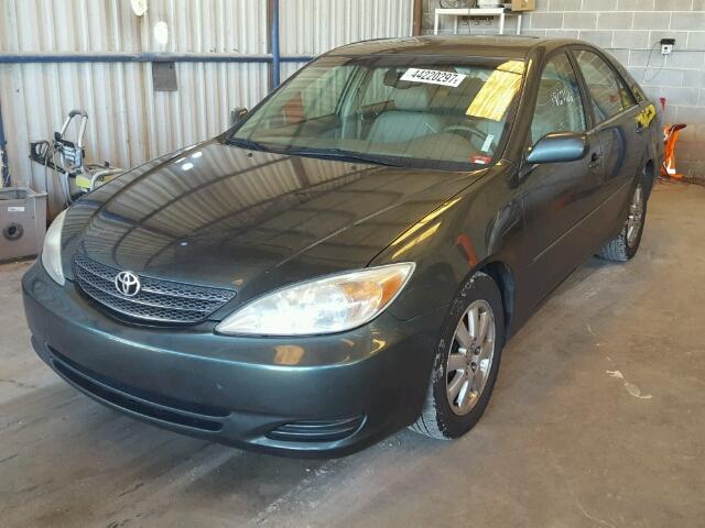 JTDBF32K720027769 - 2002 TOYOTA CAMRY LE GREEN photo 2